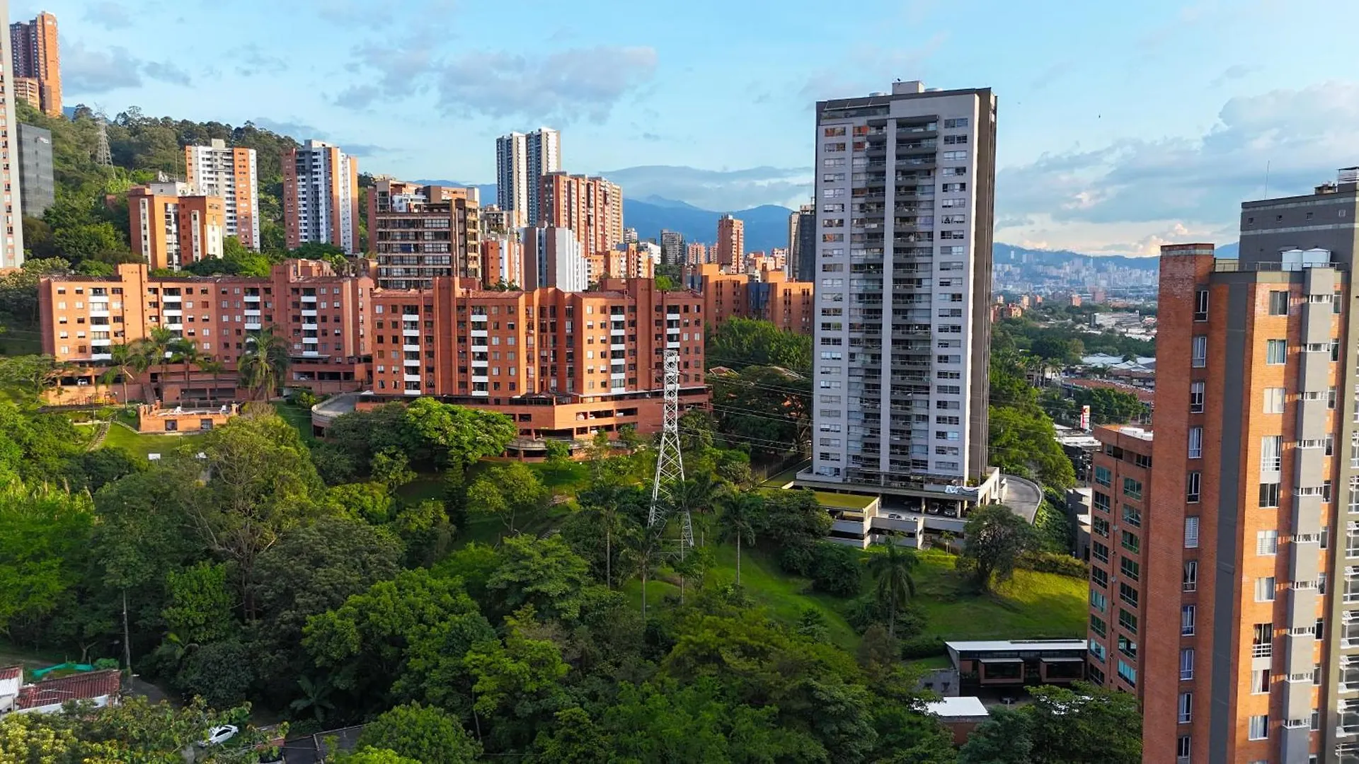 2Br Bright & Cozy - Nature Views & Sounds Medellin Apartment