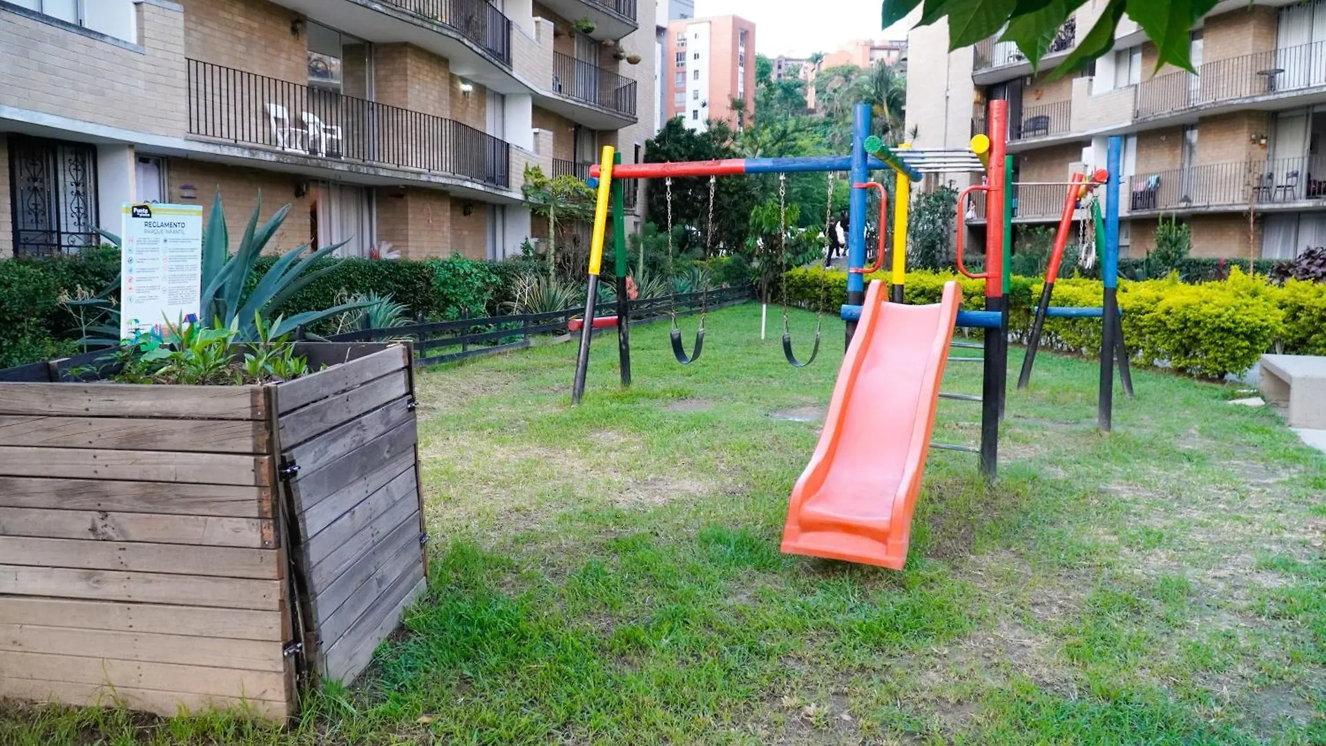 2Br Bright & Cozy - Nature Views & Sounds Medellin Apartment