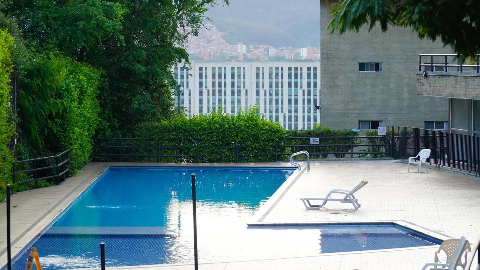 Apartment 2Br Bright & Cozy - Nature Views & Sounds Medellin