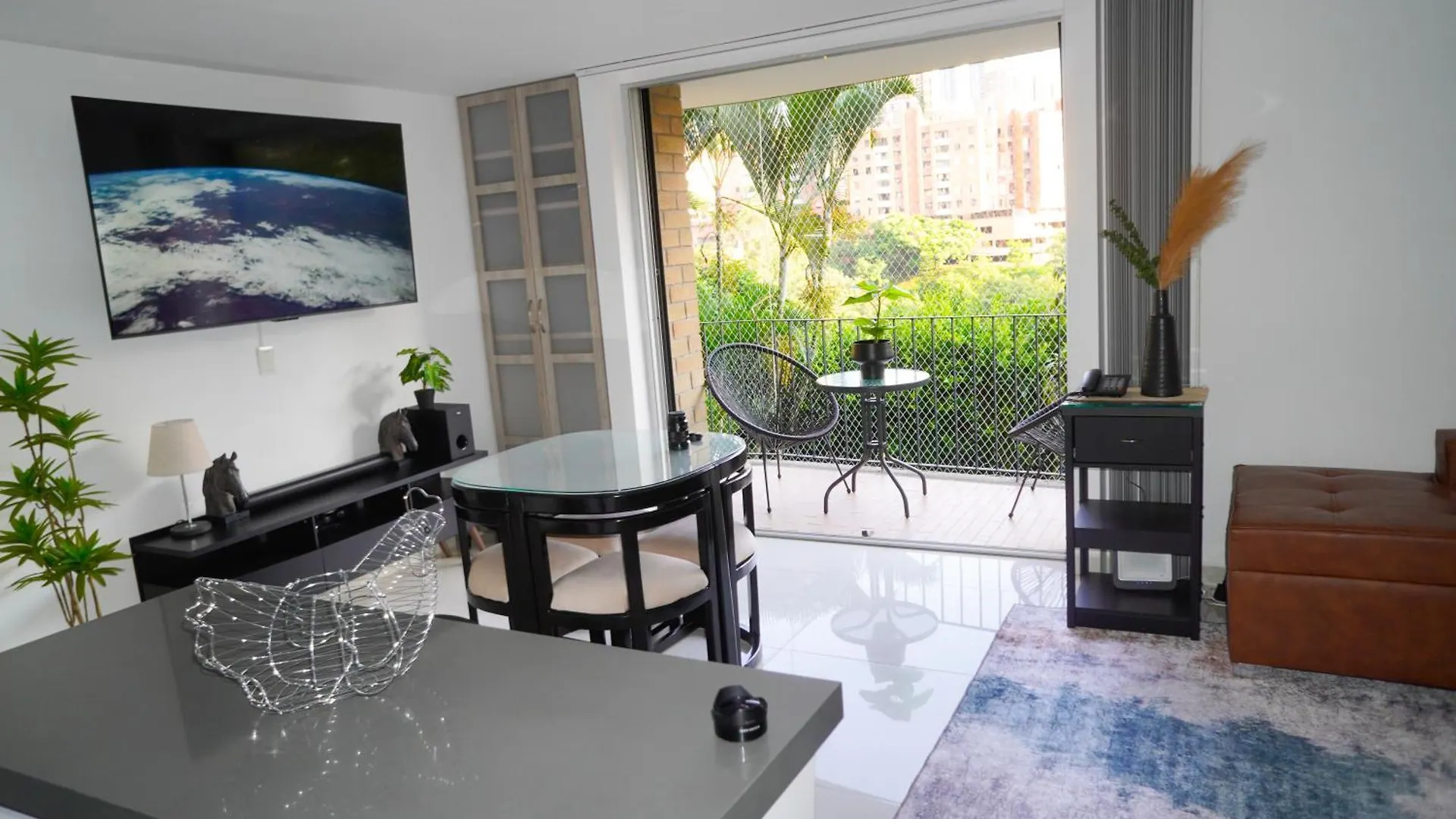 Apartment 2Br Bright & Cozy - Nature Views & Sounds Medellin
