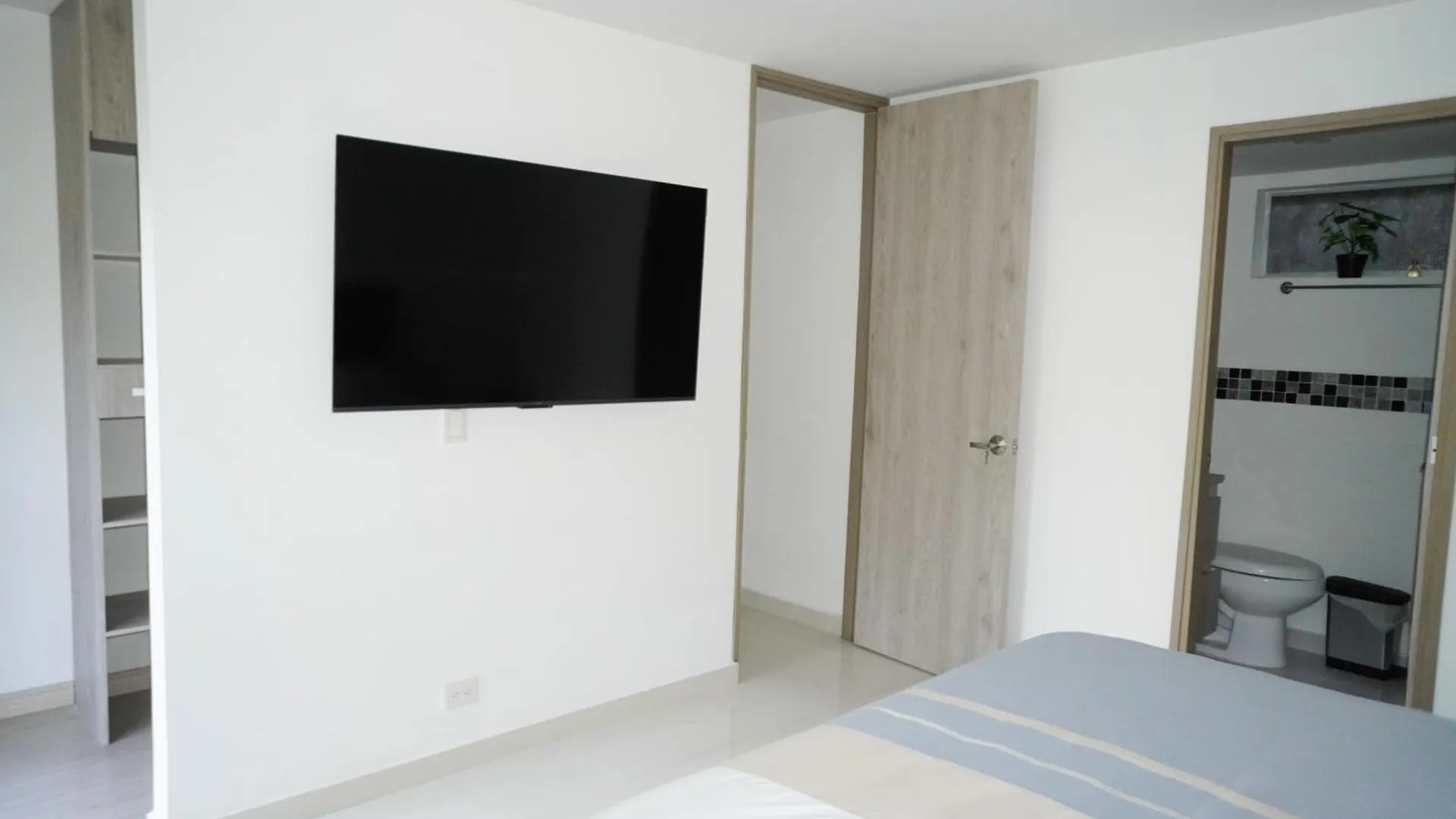 Apartment 2Br Bright & Cozy - Nature Views & Sounds Medellin